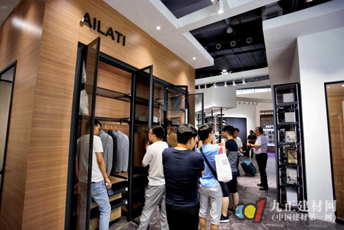 �������Ľ����г�